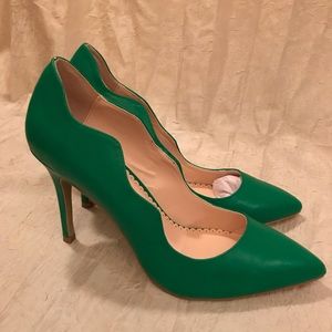 New, green Shoe Dazzle pump